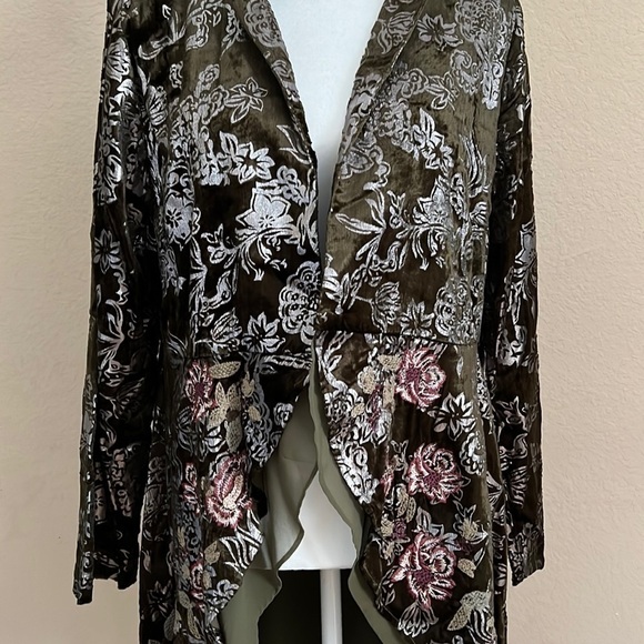 CHICO'S Floral Velvet Jacket Ambered Olive
Open Front size:1 - Picture 3 of 8